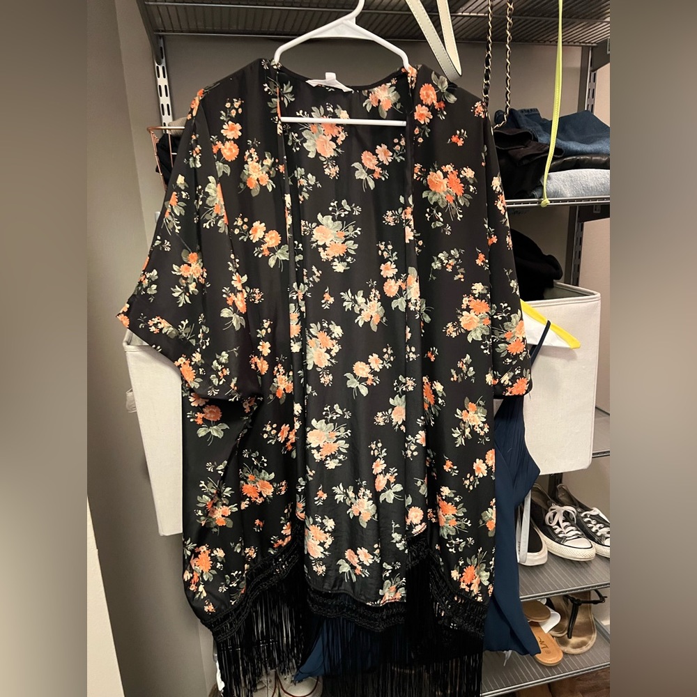 Floral shawl with fringe